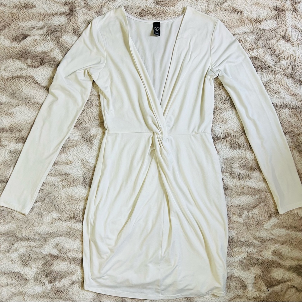 Windsor Classic White Dress Bodycon Twist Front